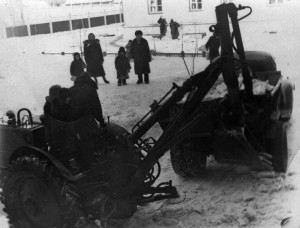 Татьяна Тимофеева-Во дворе, на снегу